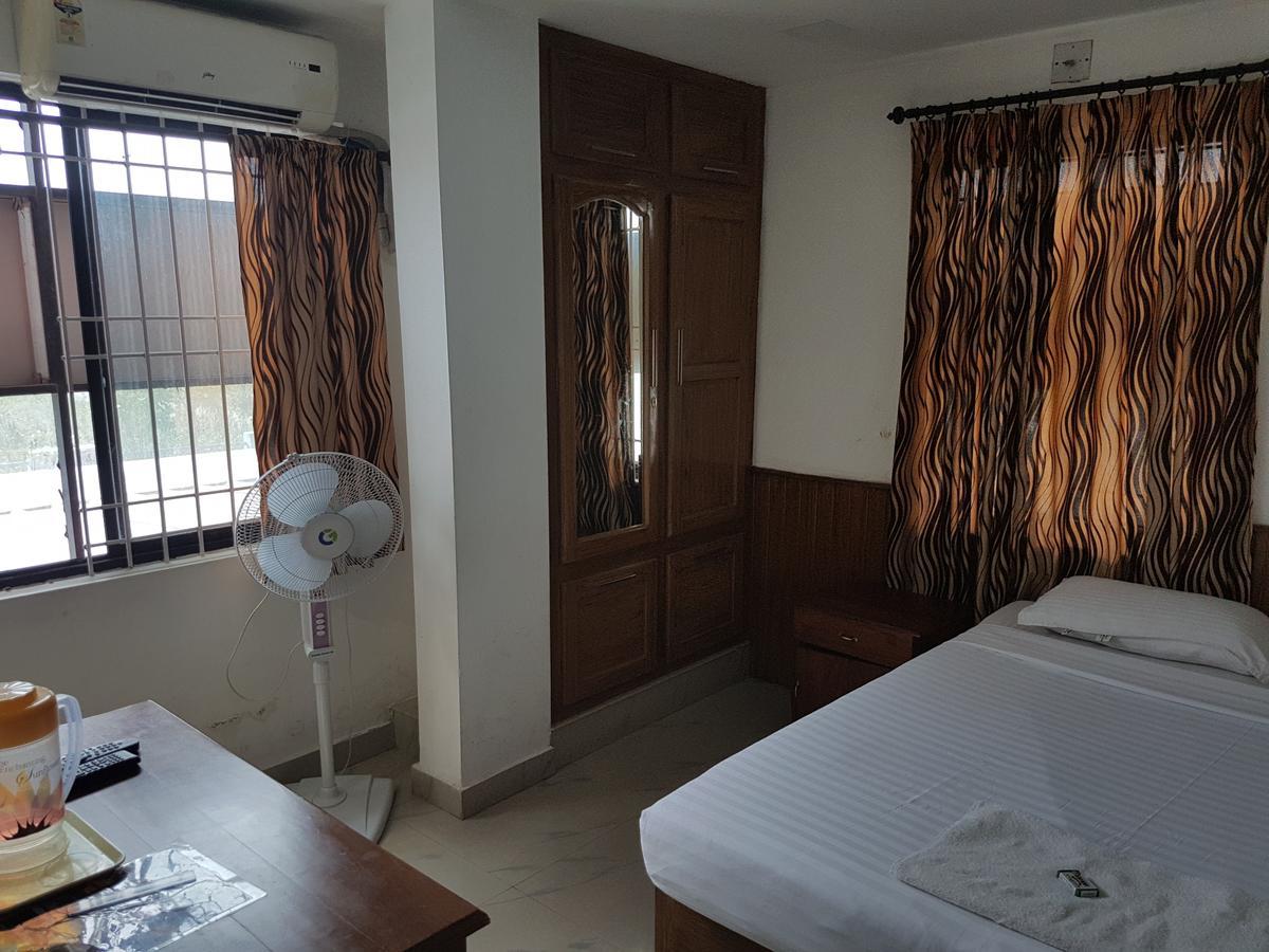 Princess Residency Hotel Nedumbassery Buitenkant foto